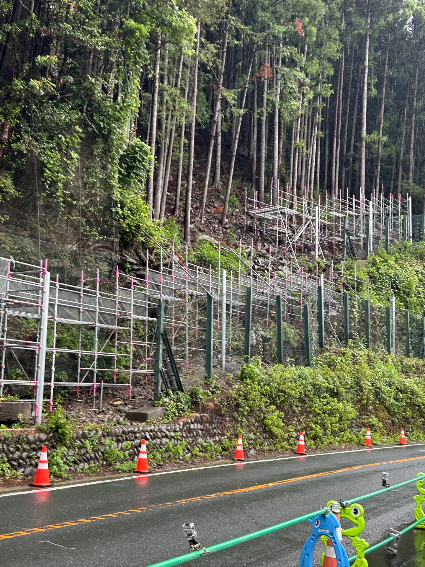 法面柵用足場組